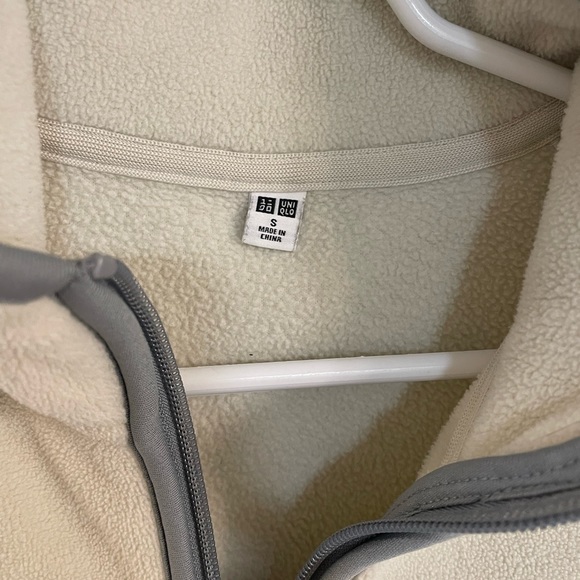 Quarter zip Uniqlo sweater - Picture 2 of 3